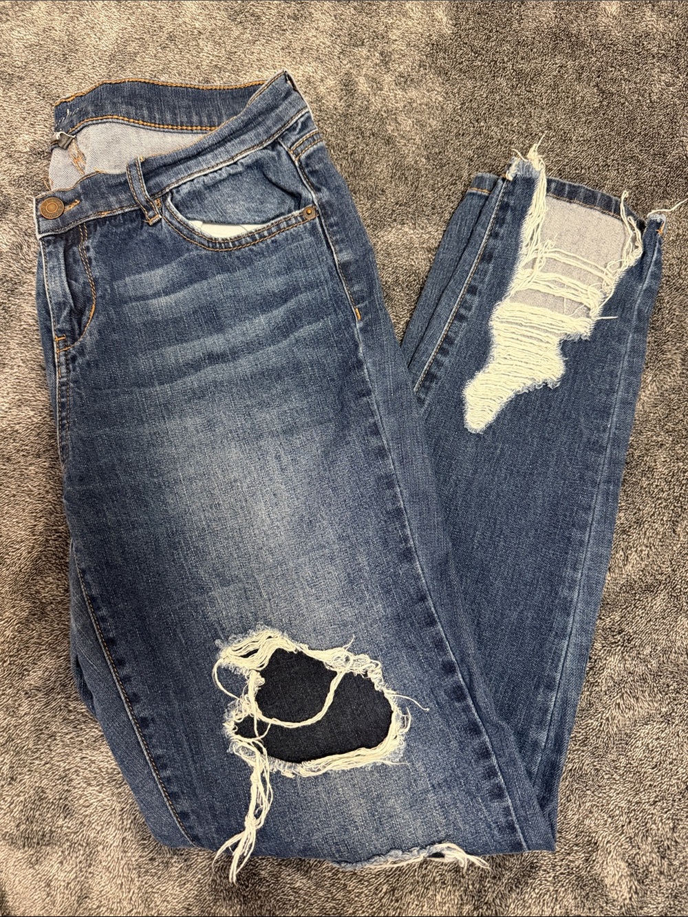 New York & Company Distressed Skinny Jeans in Blue